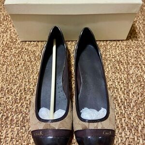 Coach Women's Brown and Tan Monogram Flats, Women’s size 9